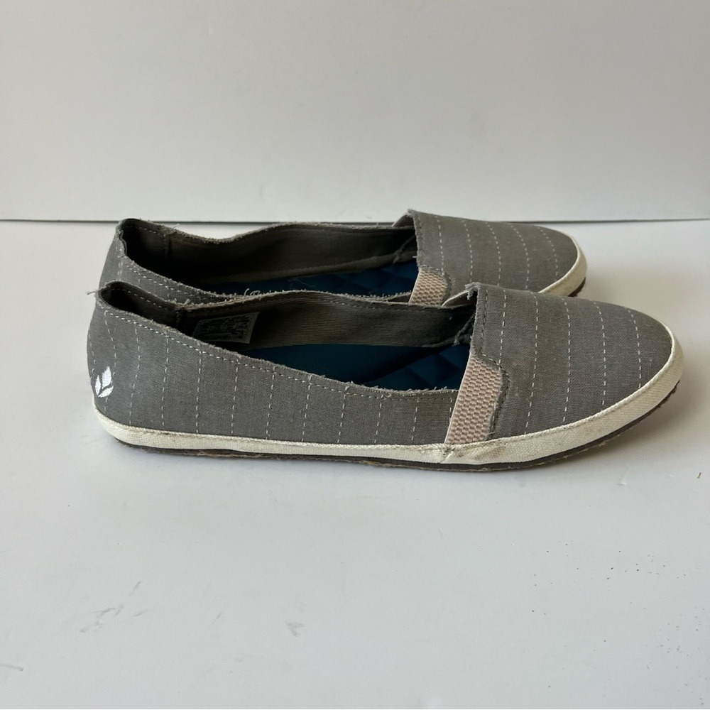 Reef Summer Slip On Gray Striped Shoes 8.5 - Picture 5 of 10